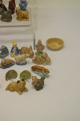 Lot 343 - Wade Whimsies & crackers