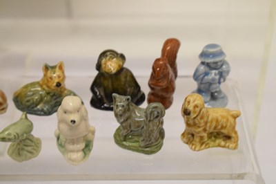 Lot 343 - Wade Whimsies & crackers