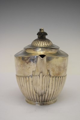 Lot 144 - Edwardian silver tea pot