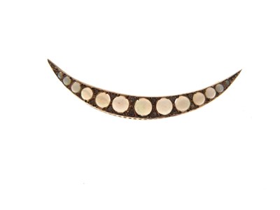 Lot 30 - 9ct gold and opal crescent brooch