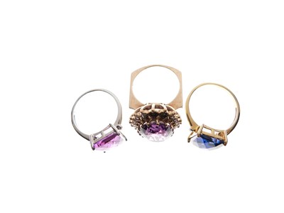 Lot 31 - Three dress rings