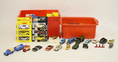 Lot 370 - Mixed quantity of loose playworn diecast model vehicles and boxed models