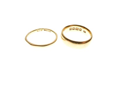 Lot 33 - Two 22ct gold wedding bands