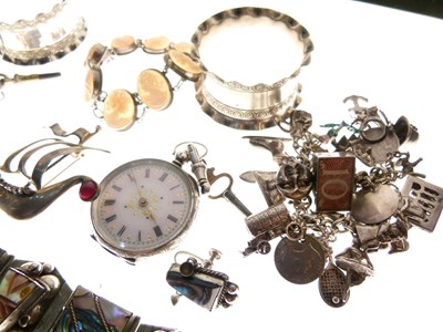 Lot 104 - Assorted silver, jewellery and objects of virtue