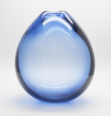 Lot 475 - Large Holmegaard blue glass Soap Bubble vase by Per Lutken