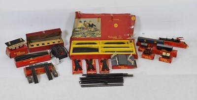 Lot 383 - Quantity of 00 gauge Triang Railways railway trainset items