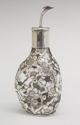 Lot 186 - Sterling silver and glass scent bottle