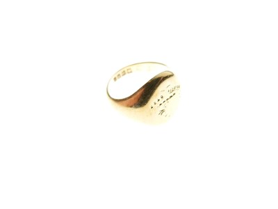 Lot 35 - 18ct gold signet ring