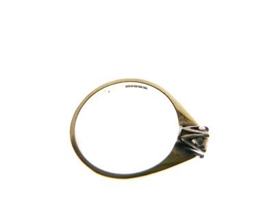 Lot 5 - 18ct gold and platinum single-stone diamond ring