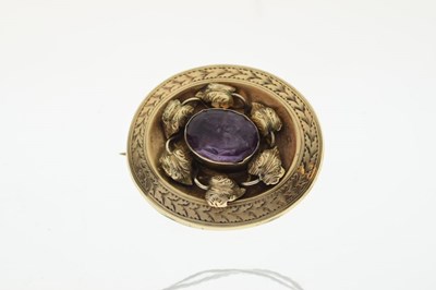 Lot 37 - Victorian oval brooch