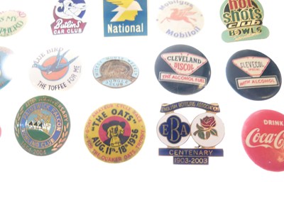 Lot 101 - Quantity of badges