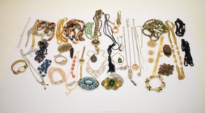 Lot 102 - Mixed quantity of costume jewellery