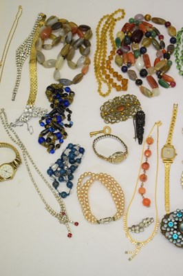 Lot 102 - Mixed quantity of costume jewellery