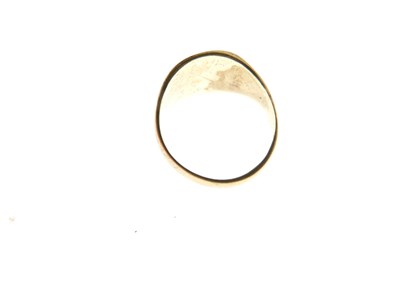 Lot 26 - 18ct gold signet ring
