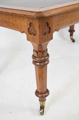Lot 536 - Victorian oak library table