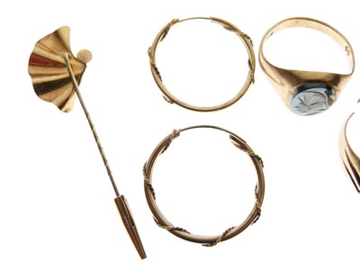 Lot 27 - Three 9ct gold rings, tie pin, hoop earrings