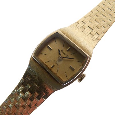 Lot 121 - Accurist - Lady's 9ct gold bracelet watch