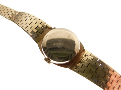 Lot 121 - Accurist - Lady's 9ct gold bracelet watch
