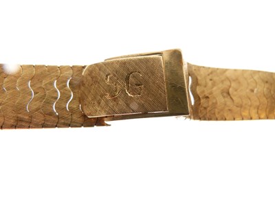 Lot 125 - Yellow metal (750) flexible watch strap