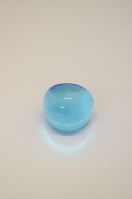 Lot 427 - Lalique - 'Roxanne' knife rest and a blue cabochon ring