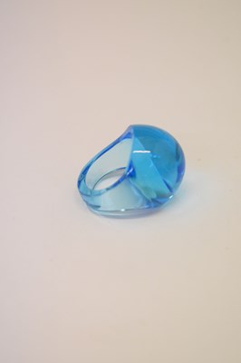 Lot 427 - Lalique - 'Roxanne' knife rest and a blue cabochon ring