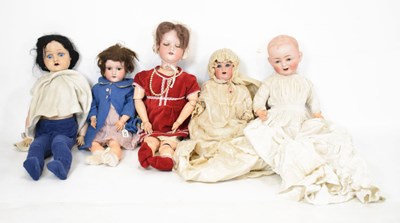 Lot 408 - 20th Century dolls