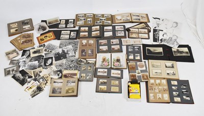 Lot 270 - Quantity of 20th Century photographs with albums