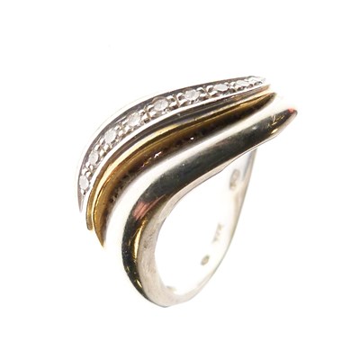 Lot 280 - 18ct two-colour gold dress ring