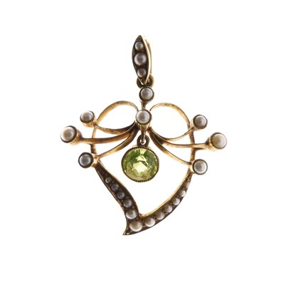 Lot 306 - Edwardian peridot and seed pearl pendant