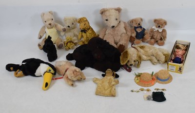 Lot 385 - Mixed group of children stuffed toys