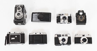 Lot 314 - Mixed group of vintage cameras, all in leather cases