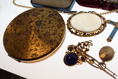 Lot 64 - Group of jewellery