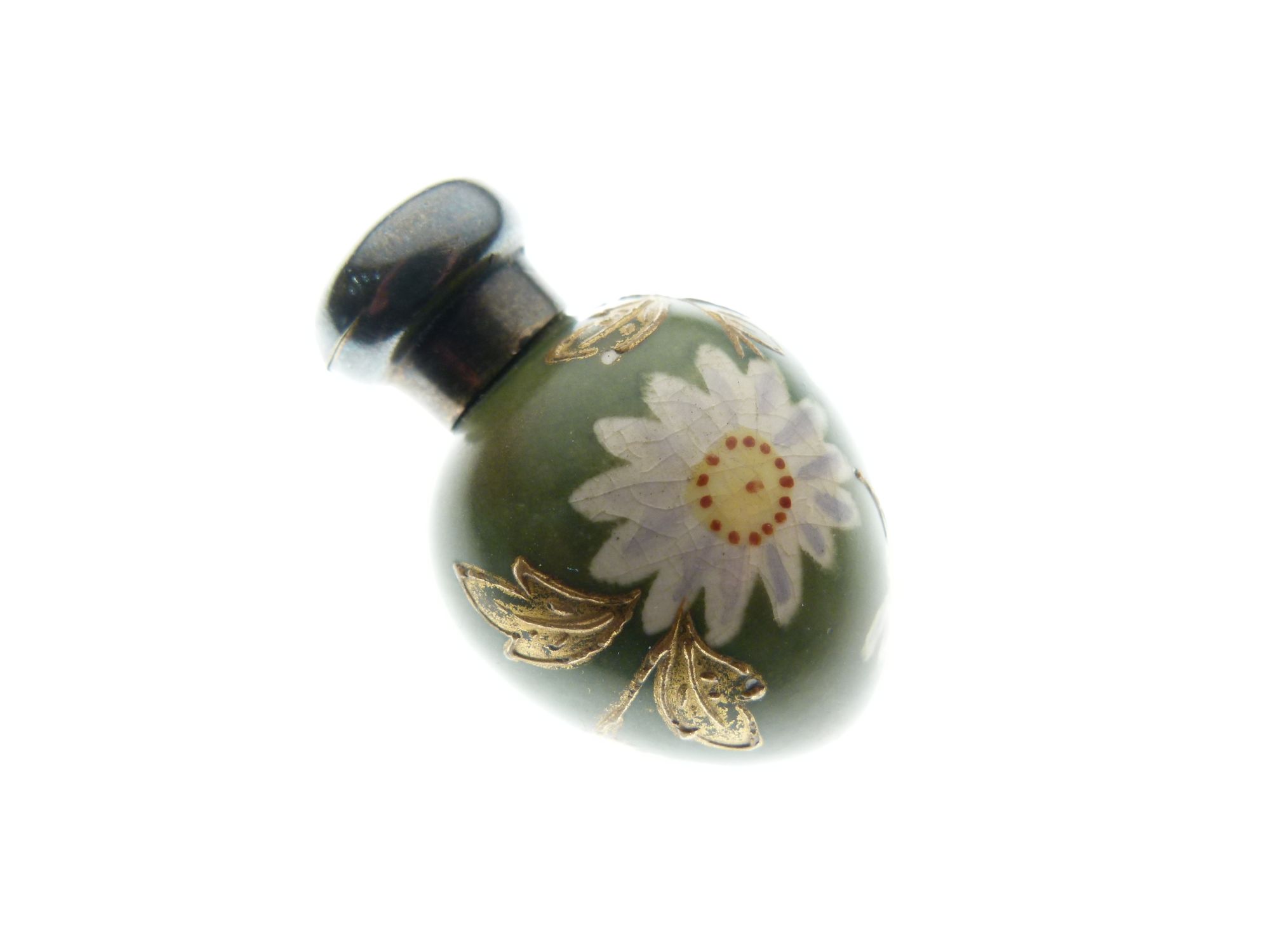 Lot 226 Victorian eggshaped scent bottle with
