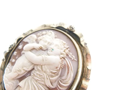 Lot 48 - Large Victorian cameo brooch depicting Cupid and Psyche