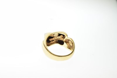 Lot 26 - Unmarked three-colour dress ring