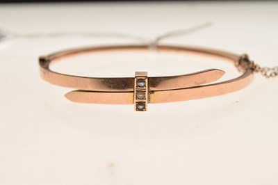Lot 39 - Late Victorian 9ct gold bangle