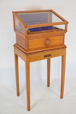 Lot 563 - Collectors display case on stand