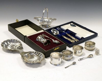 Lot 133 - Mixed quantity of silver to include late Victorian shell butter dishes