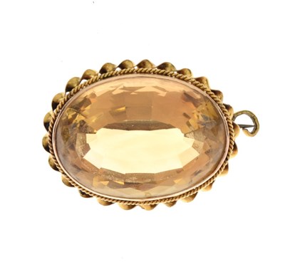 Lot 61 - Victorian oval yellow citrine set brooch