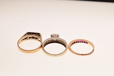 Lot 16 - Three stone set dress rings