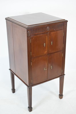 Lot 632 - Early 20th Century mahogany HMV cabinet