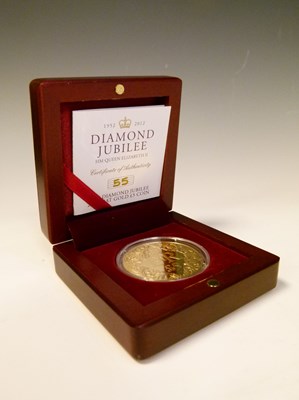 Lot 161 - Elizabeth II Diamond Jubilee Guernsey 22ct gold limited edition £5 coin