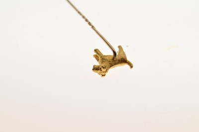 Lot 42 - 18ct gold Airedale Terrier pin brooch
