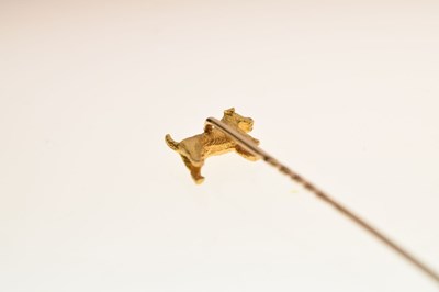 Lot 42 - 18ct gold Airedale Terrier pin brooch