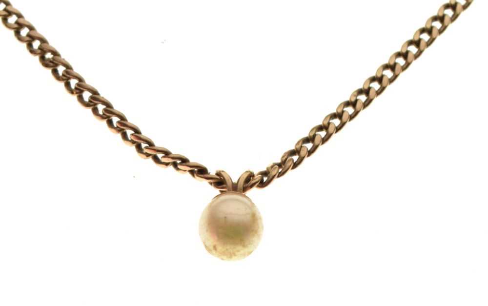 Lot 80 - 9ct gold curb chain, 41cm long approx, with single cultured pearl pendant