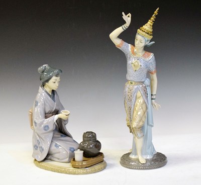 Lot 415 - Lladro - Two porcelain figures