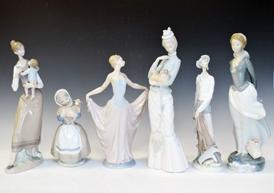 Lot 417 - Quantity of Lladro and Nao figures