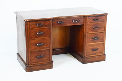 Lot 620 - Victorian mahogany kneehole dressing table