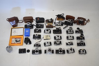 Lot 264 - Mixed quantity of vintage cameras