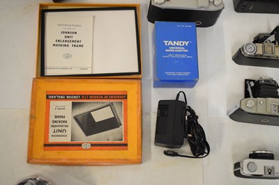 Lot 264 - Mixed quantity of vintage cameras